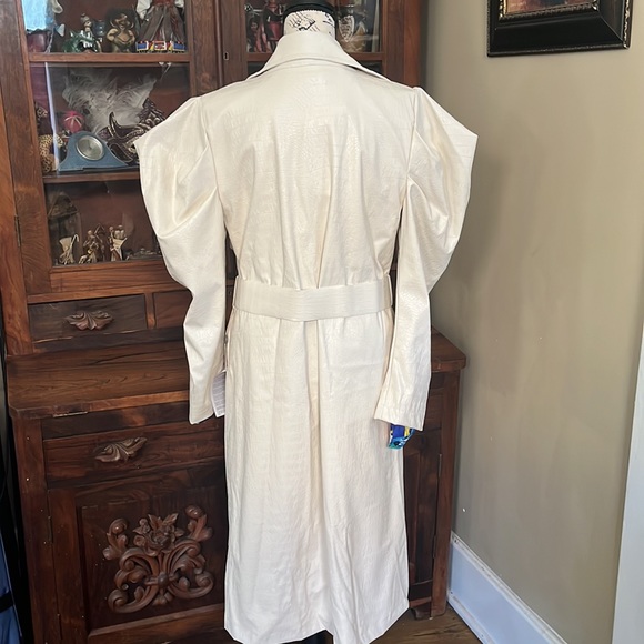 Faux Leather Single Breasted White trench w Statement Sleeve - Picture 5 of 15